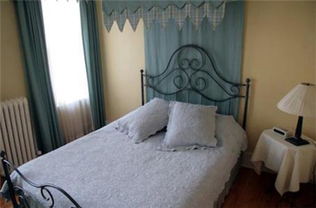 La Boheme Restaurant & B&B Edmonton Room photo